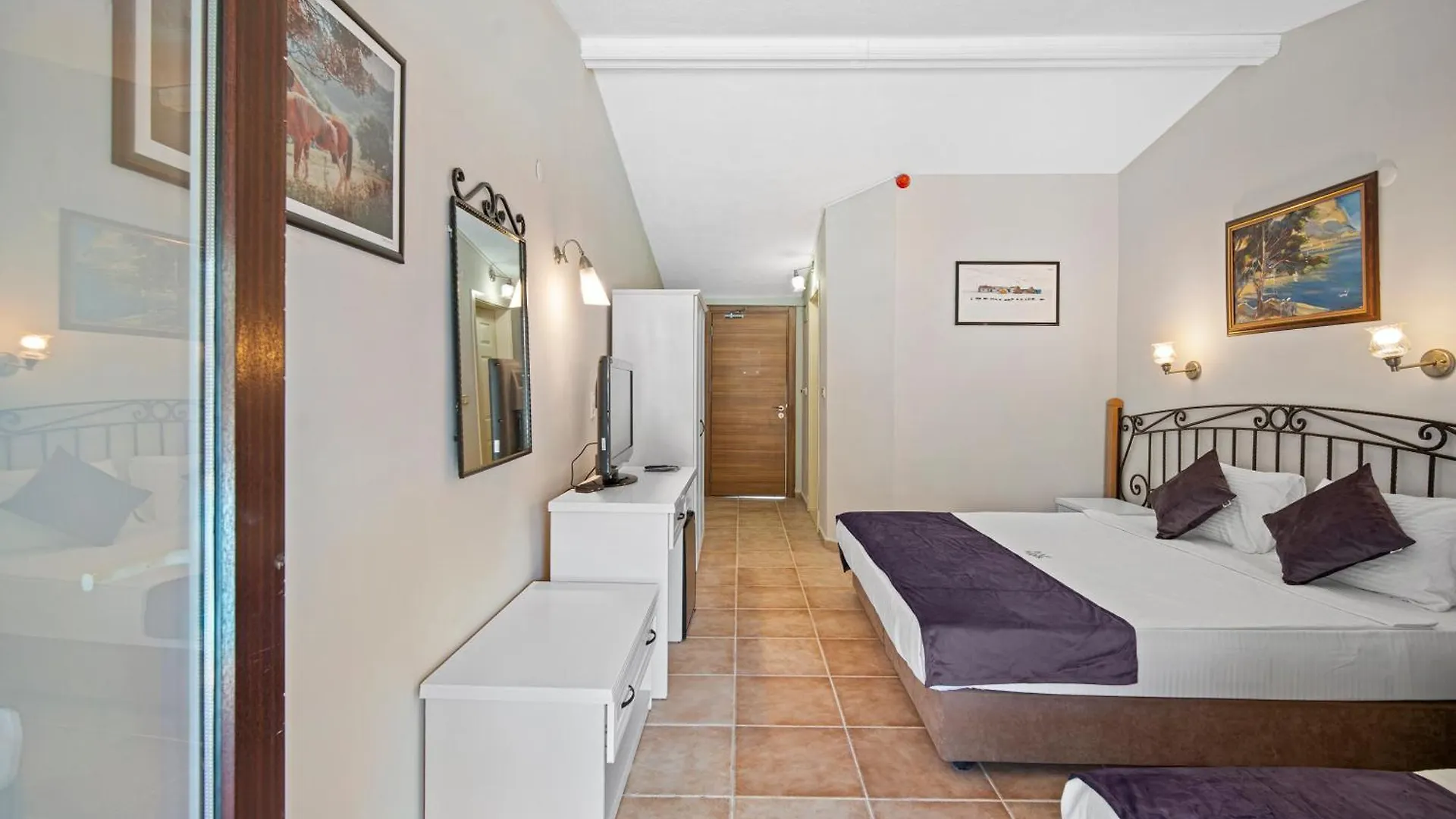 Oda ve Kahvaltı Alados Otel Turgutkoy