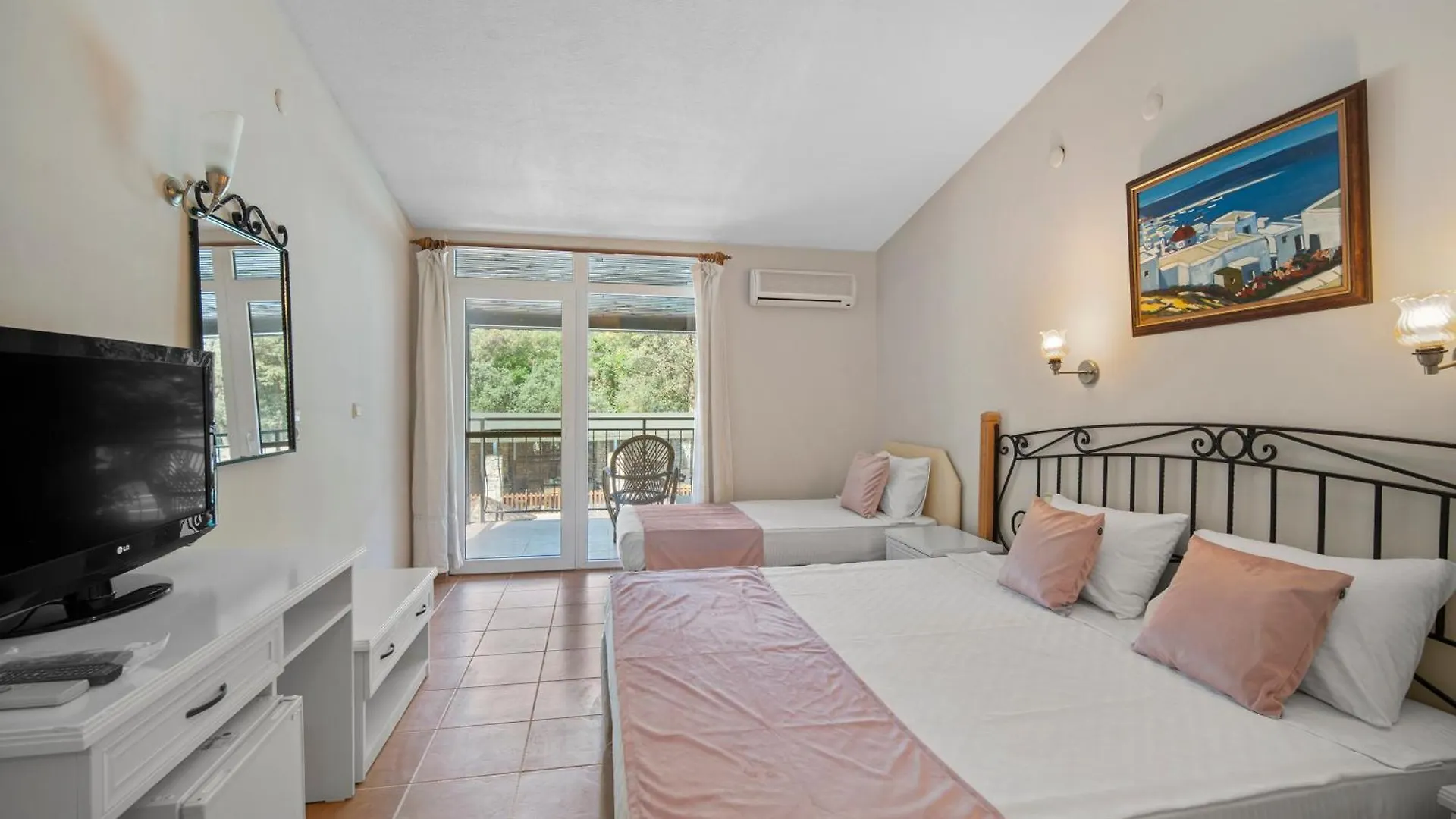 Oda ve Kahvaltı Alados Otel Turgutkoy