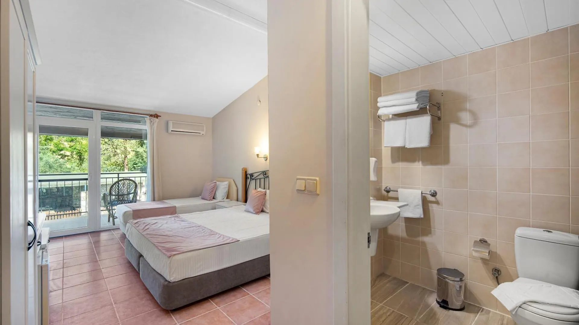Alados Otel Turgutkoy Oda ve Kahvaltı