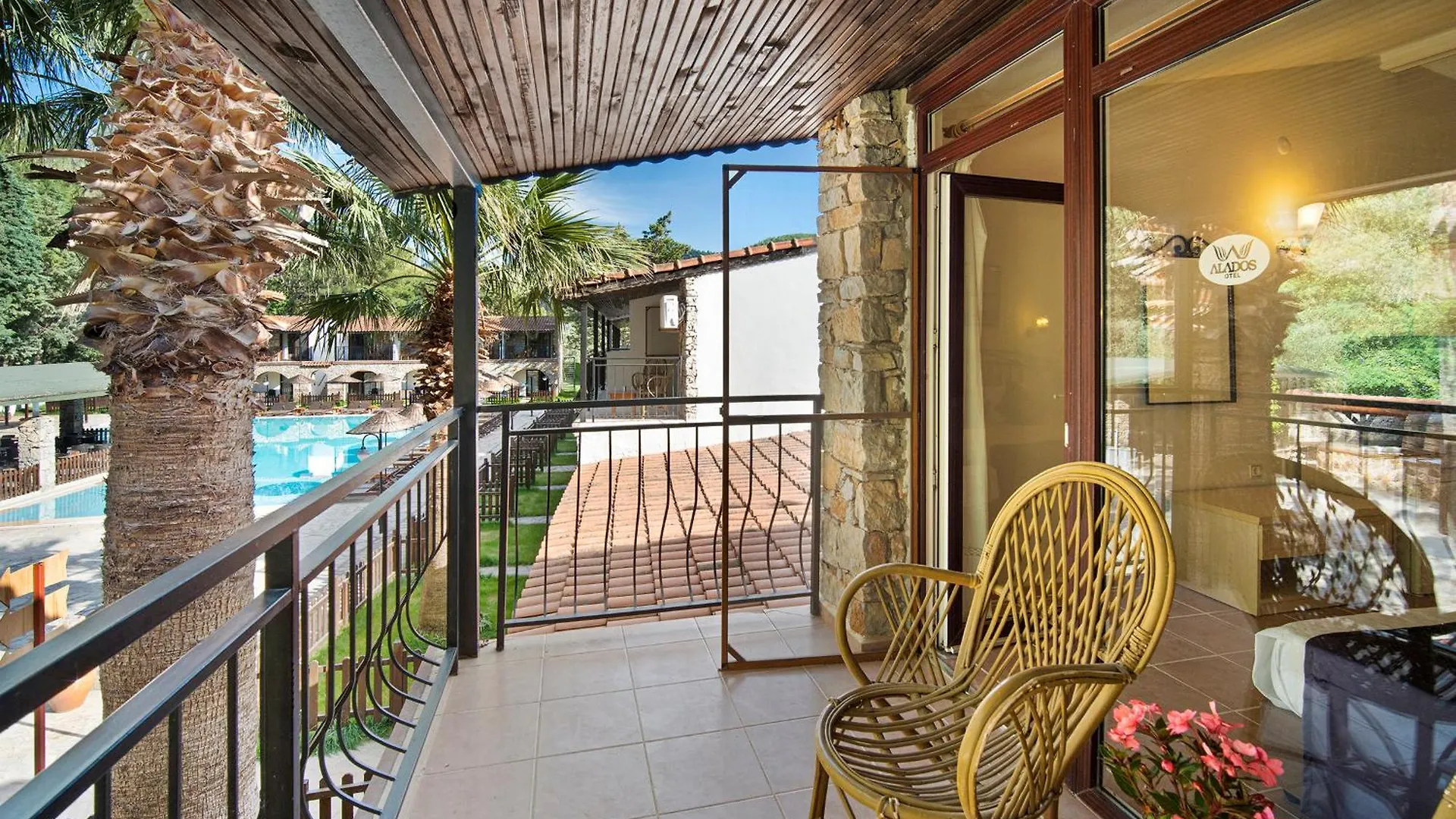 Oda ve Kahvaltı Alados Otel Turgutkoy