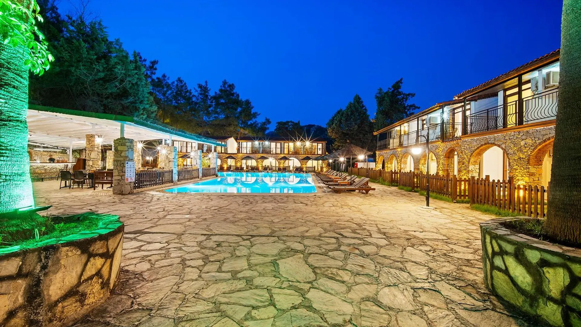 Oda ve Kahvaltı Alados Otel Turgutkoy