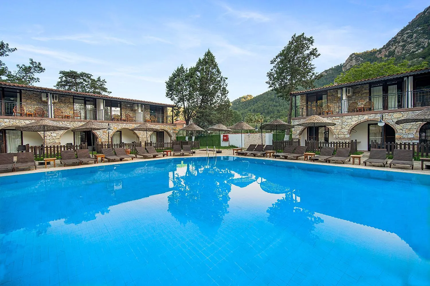 Oda ve Kahvaltı Alados Otel Turgutkoy