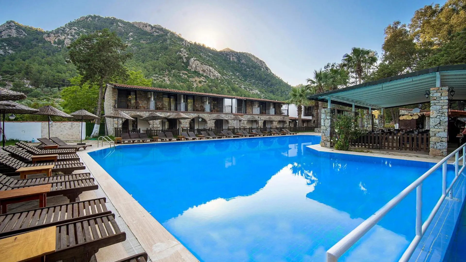 Alados Otel Turgutkoy