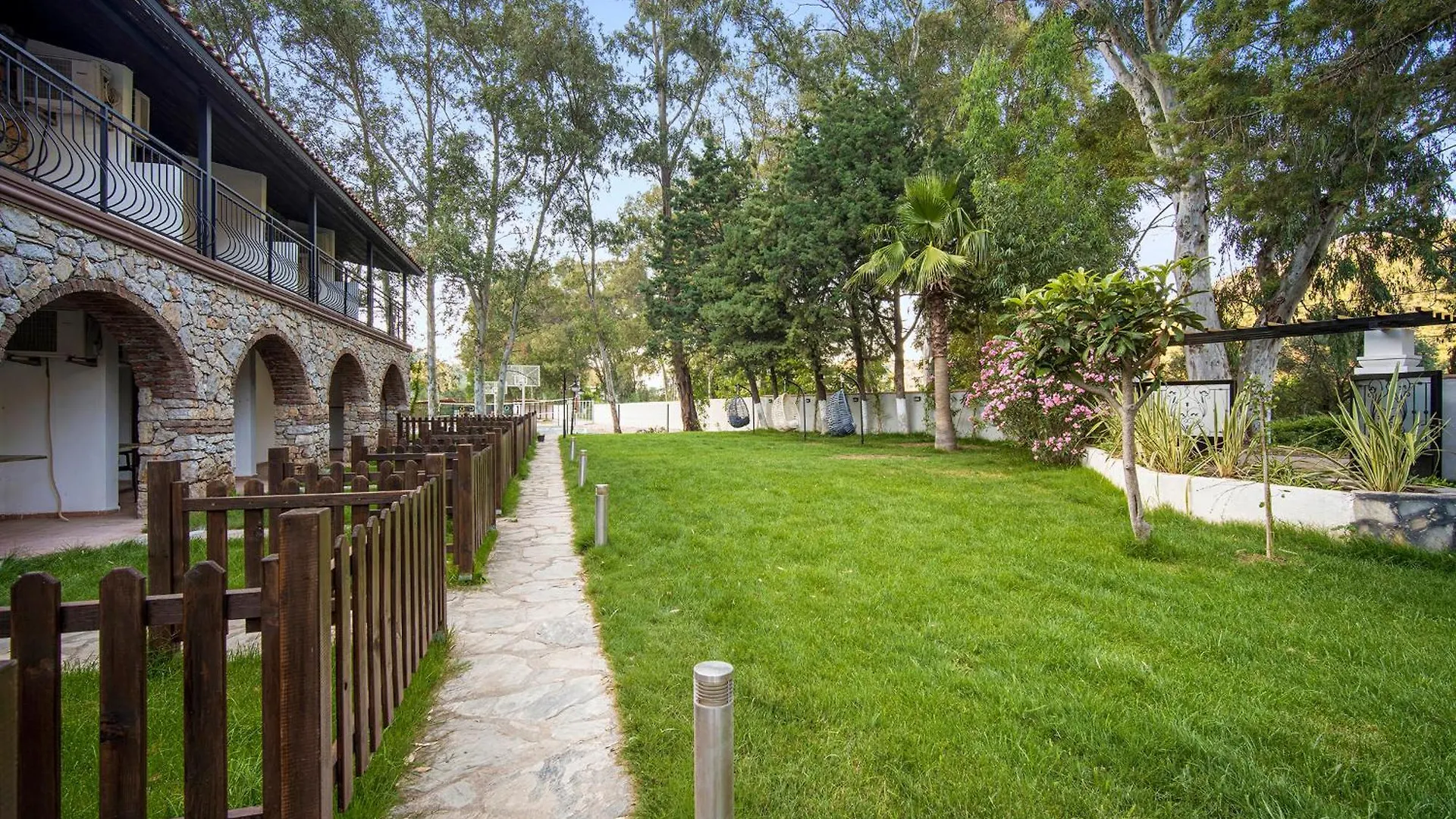 Alados Otel Turgutkoy Oda ve Kahvaltı