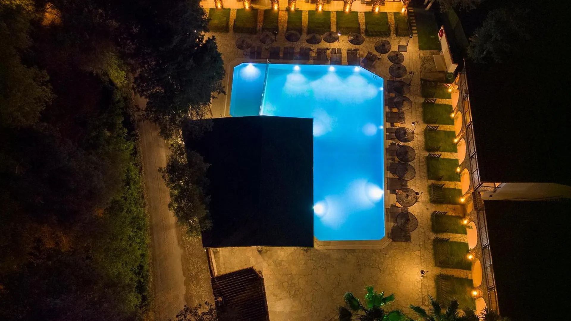 Oda ve Kahvaltı Alados Otel Turgutkoy