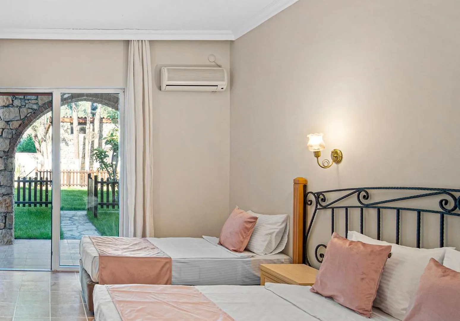 Alados Otel Turgutkoy 2*,