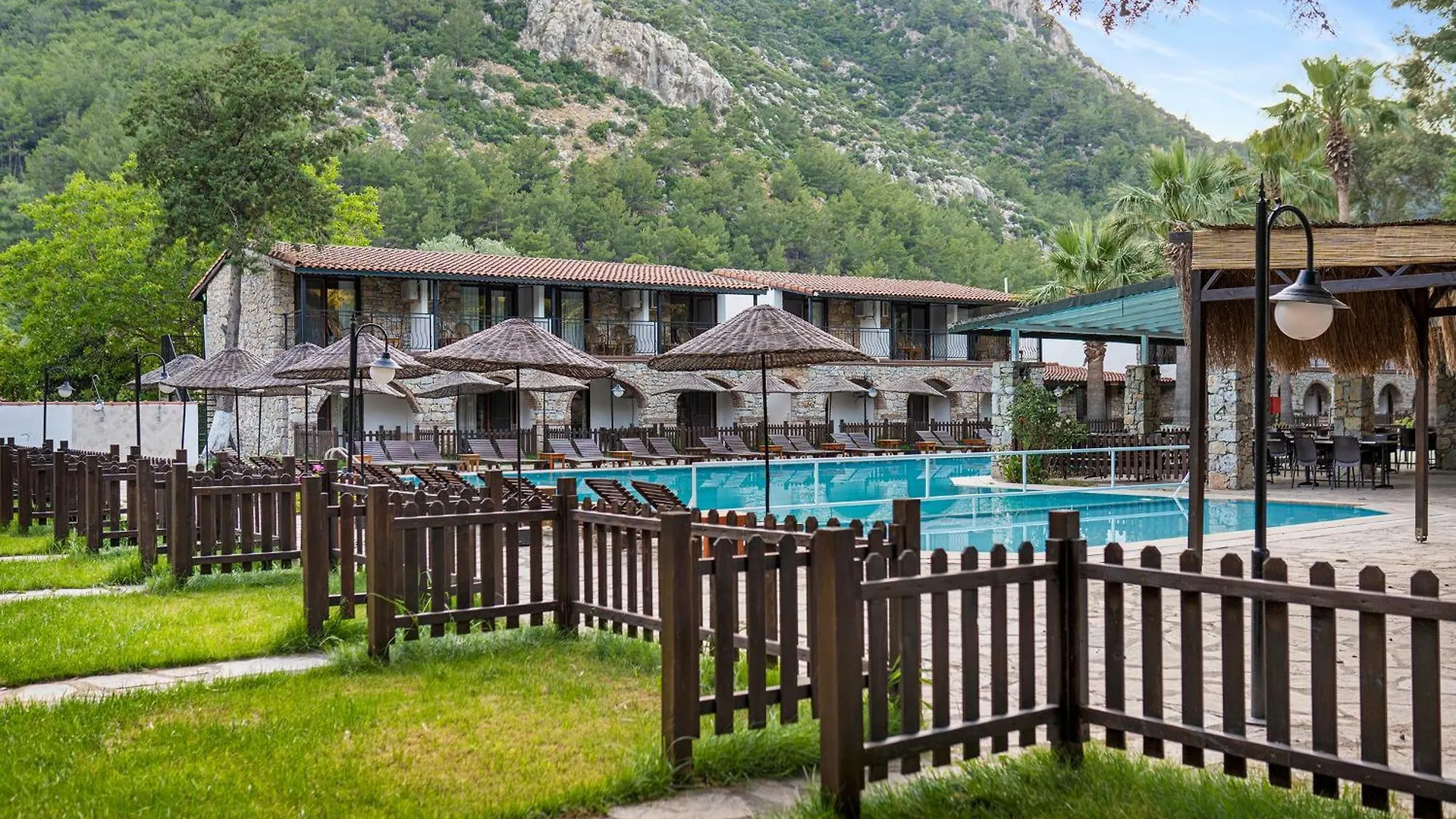 Bed and breakfast Alados Otel Turgutkoy